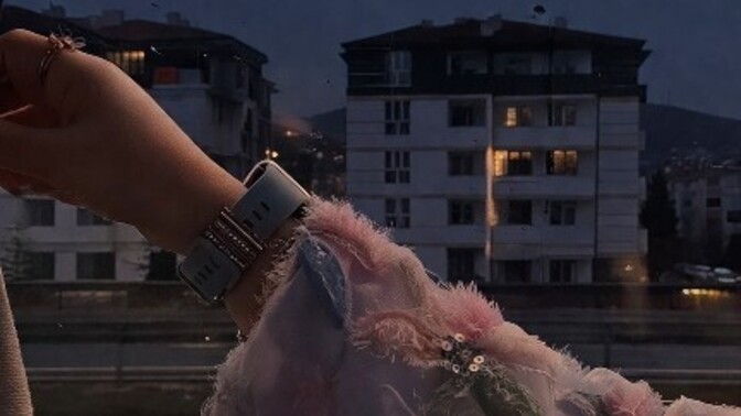 Gece uzun yolculukta cama yaslanıp dalıp gitmelik şarkı önerileriniz var mı?