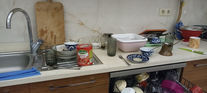 Evinizde bulaşıkları kim topluyor yıkıyor, hep siz mi yapıyorsunuz?