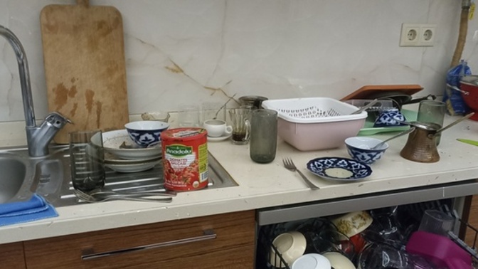 Evinizde bulaşıkları kim topluyor yıkıyor, hep siz mi yapıyorsunuz?