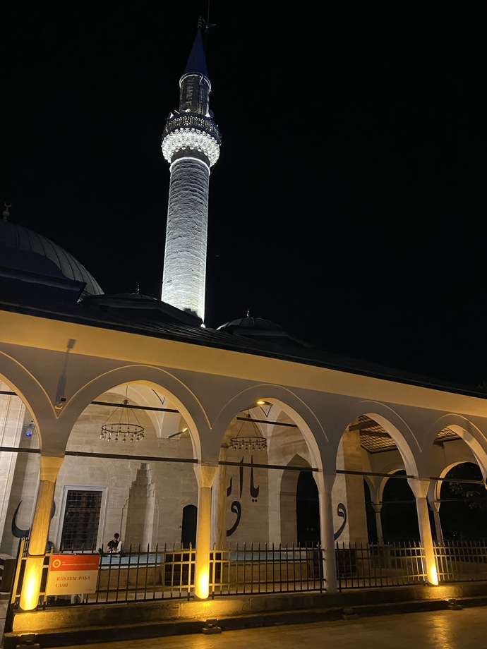 Rüstem Paşa Cami (gece çok güzel oluyor🫠)