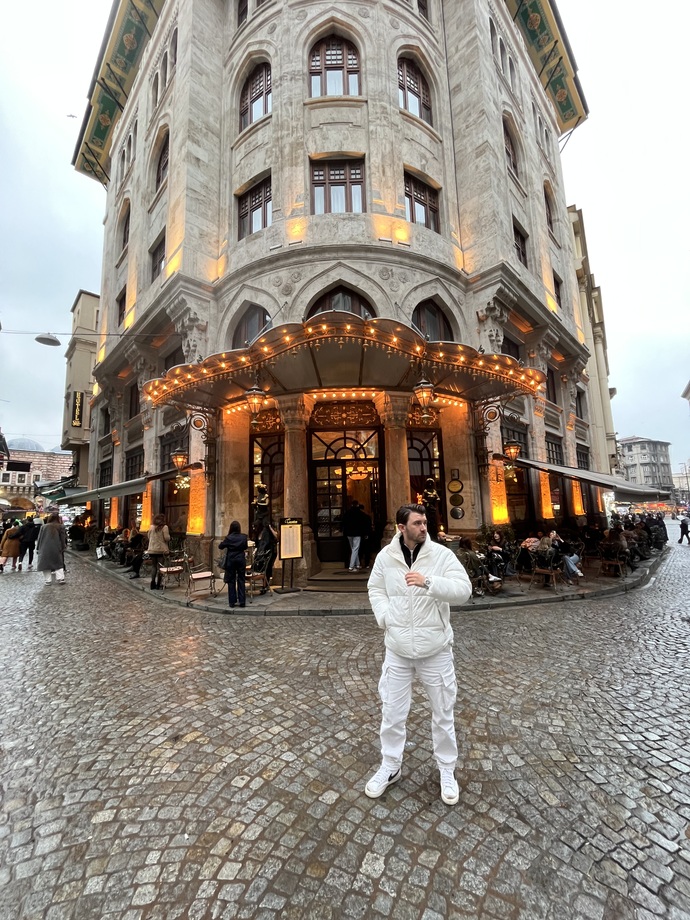 Bu fotoğraflardan hangisi paylaşılır?
