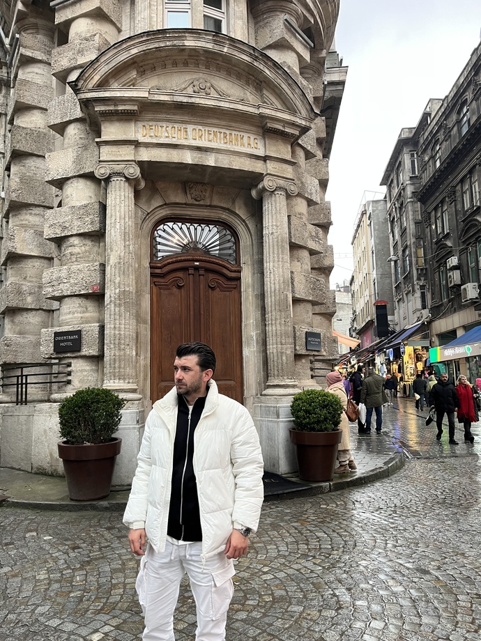 Bu fotoğraflardan hangisi paylaşılır?