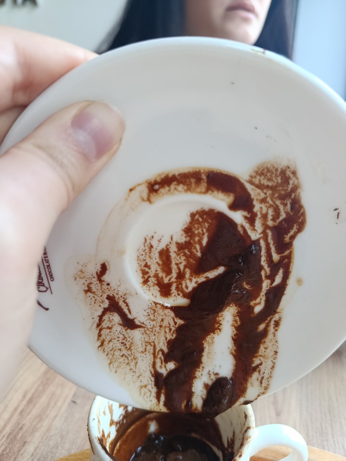 Kahve falına bakan var mı, fotoğraf atsam detaylı yorumlar mısınız?