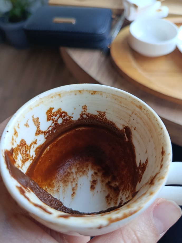 Kahve falına bakan var mı, fotoğraf atsam detaylı yorumlar mısınız?