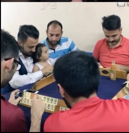 Küçük kız çocuğunu okeye götüren adam hakkında ne düşünüyorsunuz?