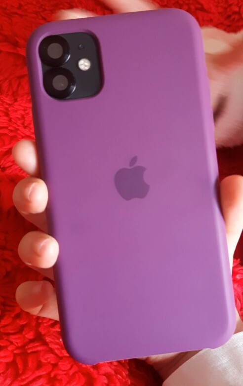 Arkadaşlar bu iPhone 11 mi yoksa iPhone 12 mi, fotoğraftan nasıl ayırt ederim?