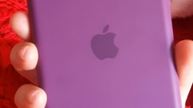 Arkadaşlar bu iPhone 11 mi yoksa iPhone 12 mi, fotoğraftan nasıl ayırt ederim?
