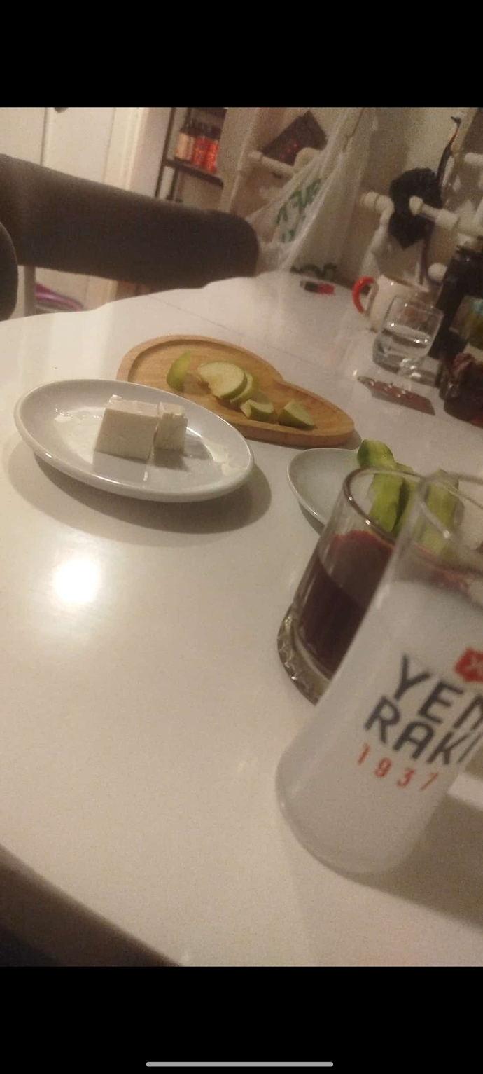 Rakının yanında hangi mezeleri yersiniz?