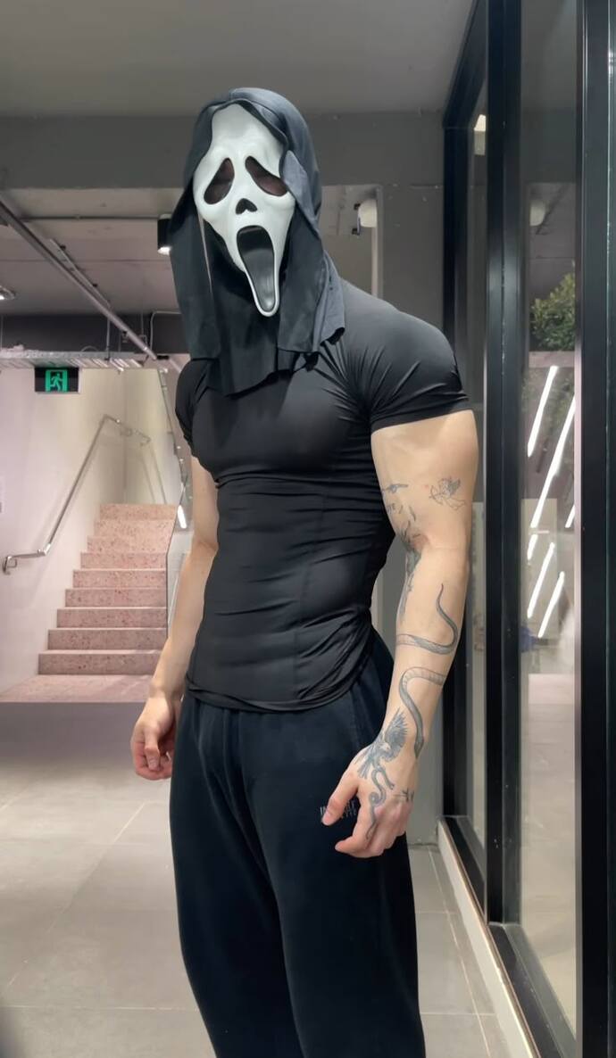 Kaslı fit vücutlu ama maske takan kadın ve erkekler neden daha çekici geliyor?