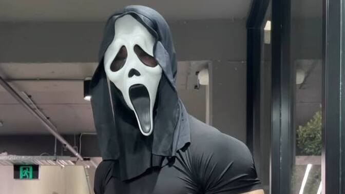 Kaslı fit vücutlu ama maske takan kadın ve erkekler neden daha çekici geliyor?