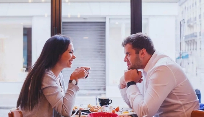 İlk buluşmada partnerinizin ilk önce neyine neye dikkat edersiniz?