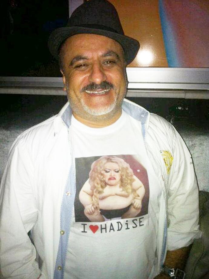 Herkes Erol köse ye hak helal etmezken Hadise neden ses çıkarmadı sizce?