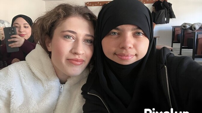 Hala okuldayım Çünkü neden olmasın Ee nasılsınız bakalım?