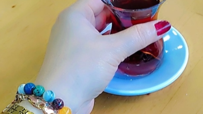 İnsan bu hayatta darbe yedikçe mizahi gelişir derler 😂 sizce de doğrumu?