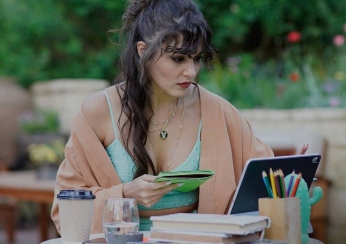 Kalbin iki kişiyi aynı anda sevebilir mi?