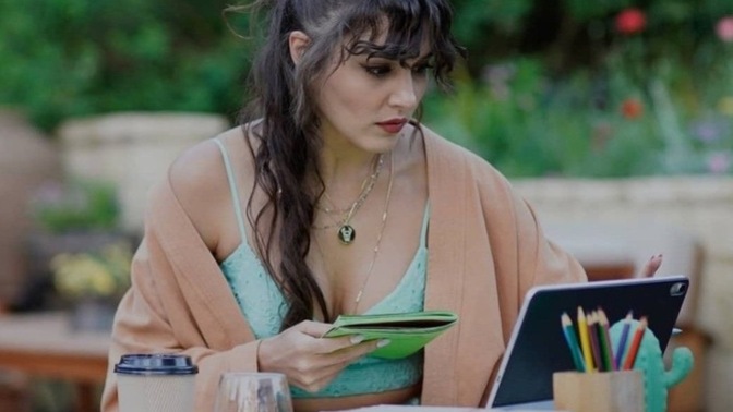 Kalbin iki kişiyi aynı anda sevebilir mi?