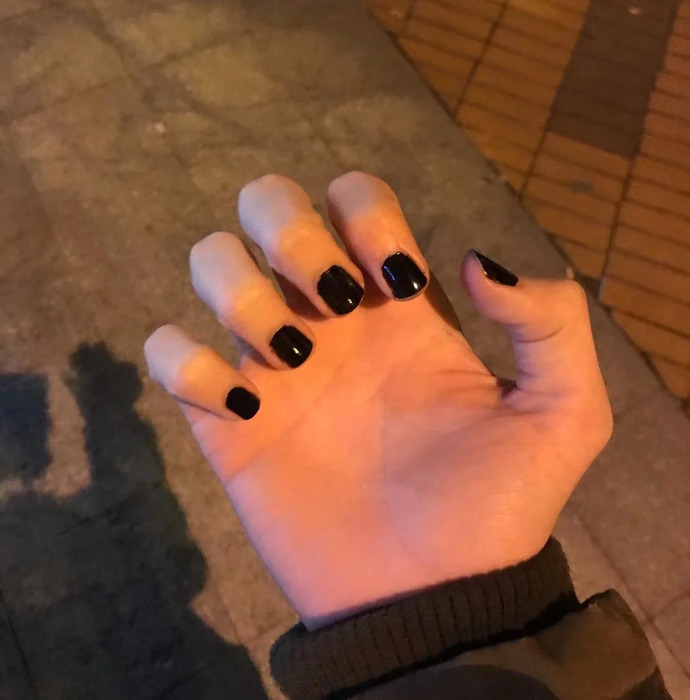 Kendi tırnaklarınız mı daha güzel yoksa protez mi, fotoğrafını atar mısınız?