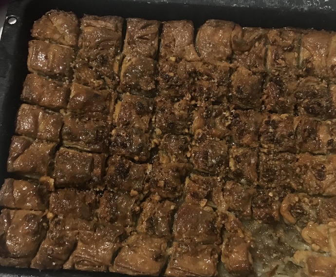 İlk defa evde baklava yaptım olmuş mu baklavaya benzemiş mı 🤣🤣 dalga geçmeyin ya?