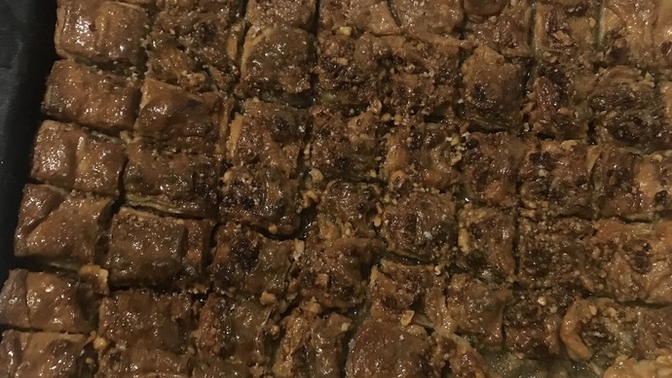 İlk defa evde baklava yaptım olmuş mu baklavaya benzemiş mı 🤣🤣 dalga geçmeyin ya?