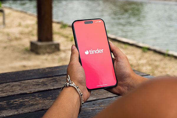 Sevgilinizin geçmişte Tinder kullandığını öğrenseniz ondan soğur musunuz?