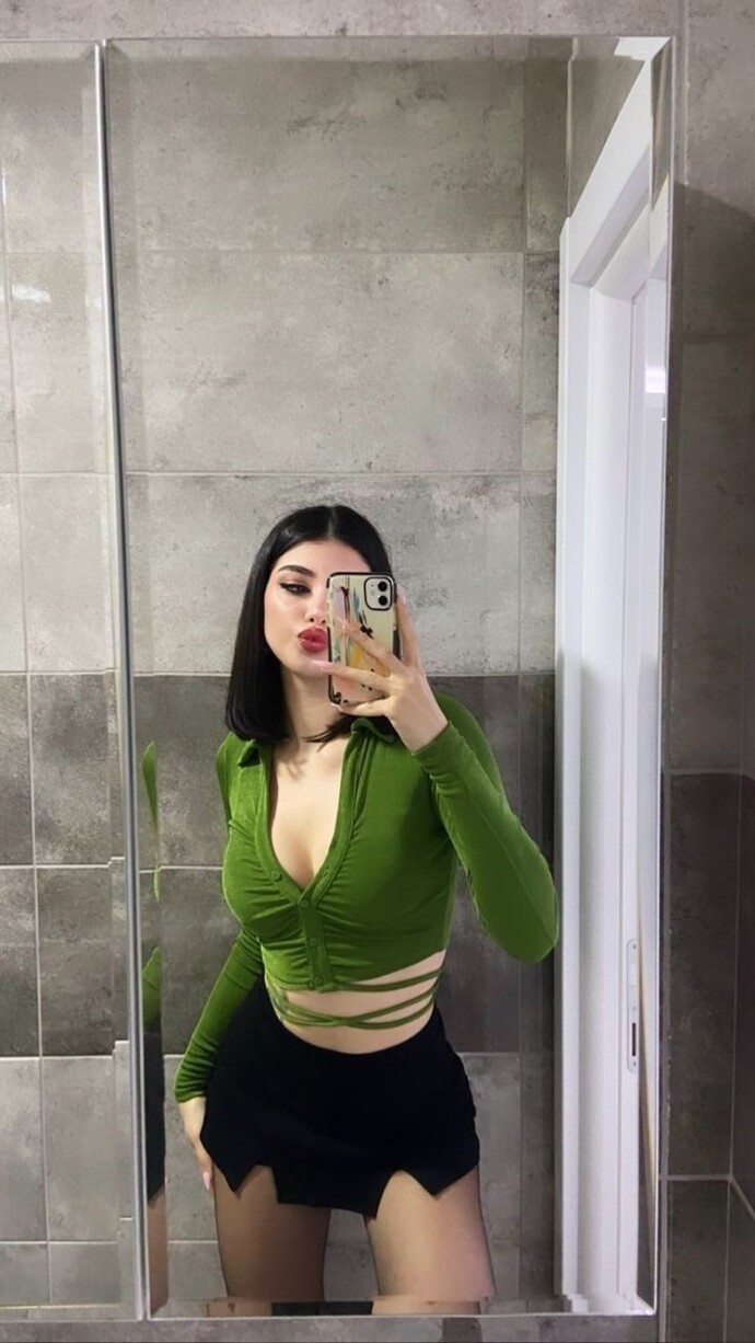 Erkekler açık giyinen kızı başta böyle beğenip sonra neden değiştirmeye çalışıyor?