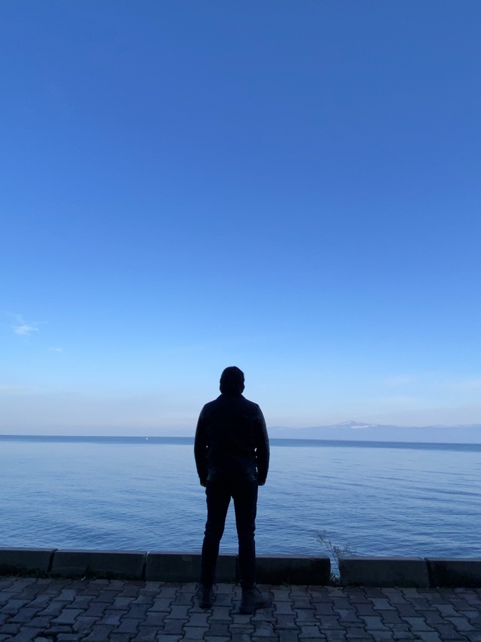 Enerjini tek başına kalarak mı toplarsın, yoksa sevdiğin insanların arasında mı?