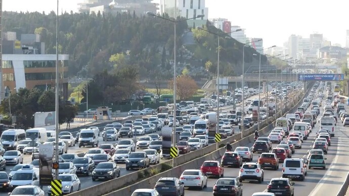 Arabayı iyi sürmek hız yapmak mı, yoksa orta süratte kontrollü gitmek mi?