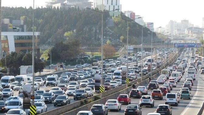 Arabayı iyi sürmek hız yapmak mı, yoksa orta süratte kontrollü gitmek mi?