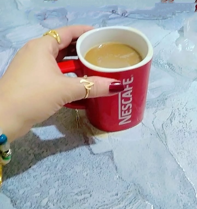 Özeline yazmak için bahanemi hazırladım , önce gözüm seni bir yerden ısırıyor diycem , dönmezse cumanız mübarek olsun diycem 😂 ?
