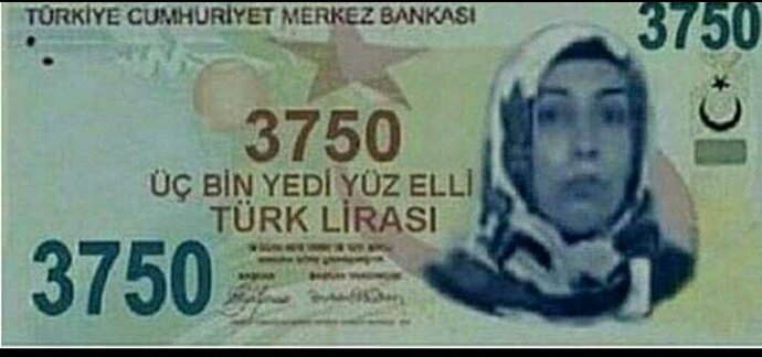 Elinde olunca çok hoşuna giden şey nedir?