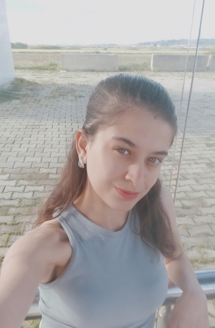 Fotoğrafa göre sizce ben kaç yaşında gösteriyorum, gerçek yaşımı tahmin eder misiniz?