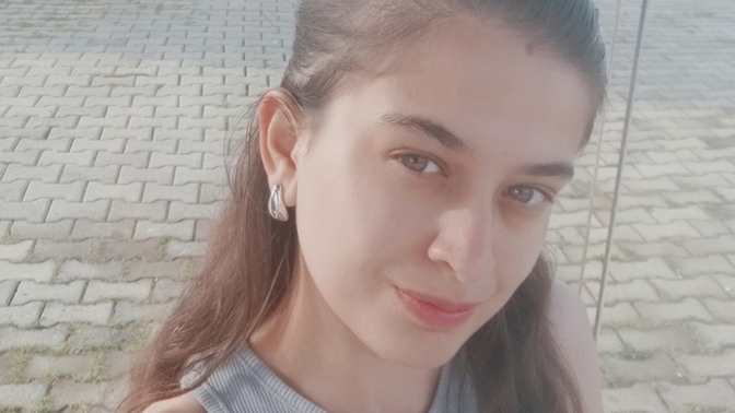 Fotoğrafa göre sizce ben kaç yaşında gösteriyorum, gerçek yaşımı tahmin eder misiniz?