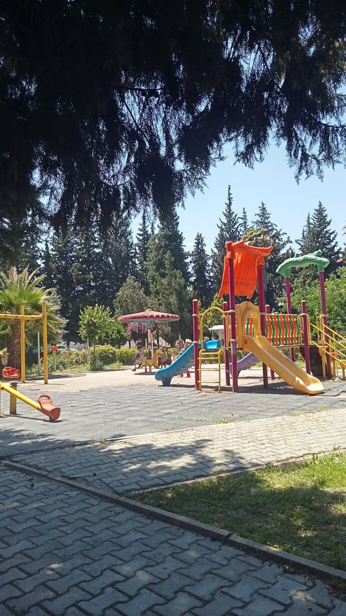 Hala bir çocuk parkında oyun oynamayı sever misiniz, yoksa sadece uzaktan izleyenlerden misiniz?