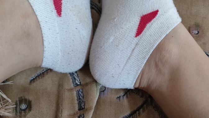 Böyle kalpli çoraplar giydiğim için mi kalbimi dolduracak birini bulamıyorum?🤭?