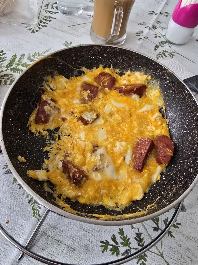 Sucuklu yumurta sever misiniz?