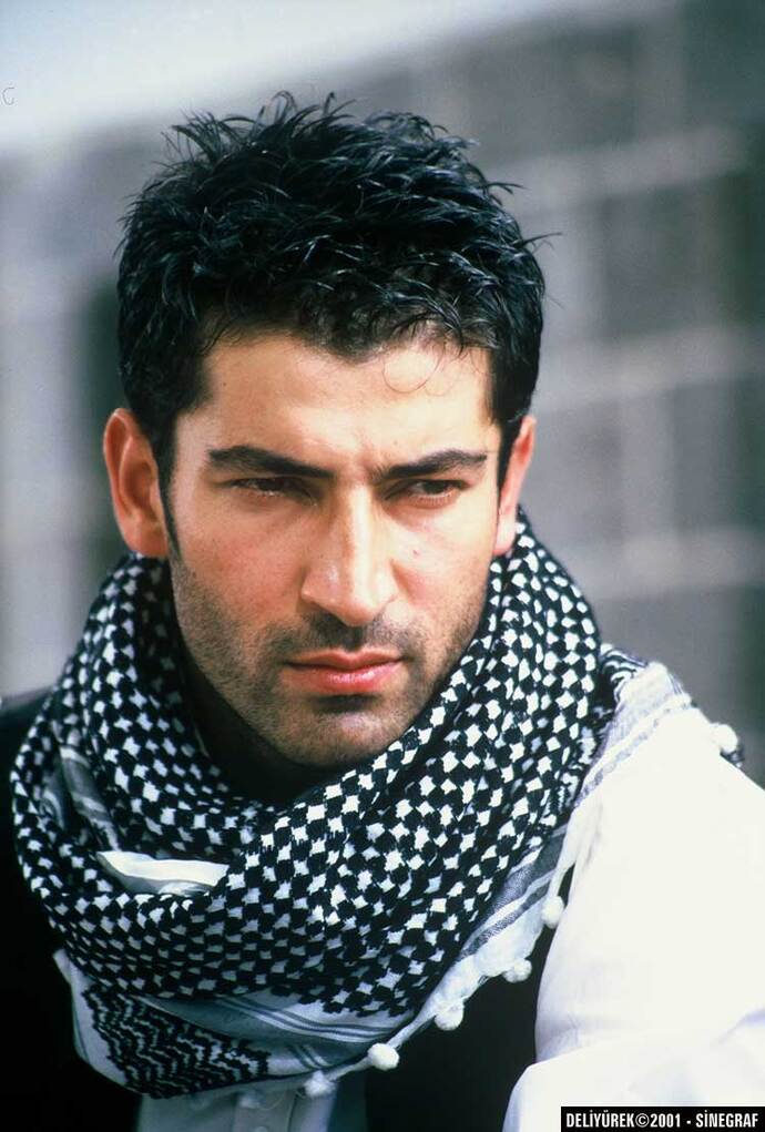 Kenan İmirzalıoğlu mu Çağatay Ulusoy mu daha yakışıklı?
