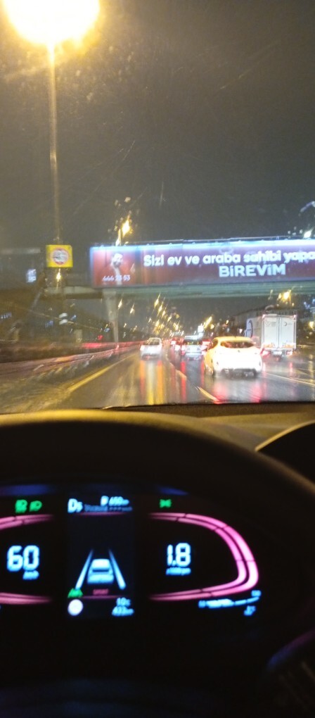 İstanbul trafiğinde yağmurlu havada araba kullanmayı sever misiniz?