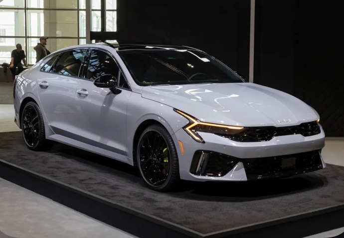 Kia K5 nasıl araba güzel mi?