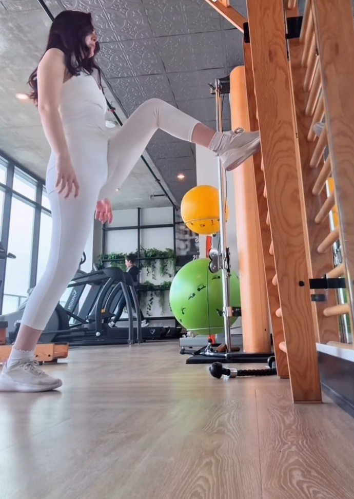 Spor salonunda beyaz tayt giyince herkes bana mı bakıyor, sizde de oluyor mu?
