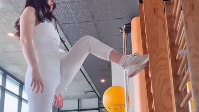 Spor salonunda beyaz tayt giyince herkes bana mı bakıyor, sizde de oluyor mu?