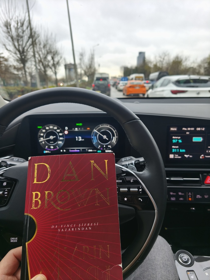 Ankara trafiğinde artık yakın zamanda hem araba kullanıp hem kitap okuyacağım az kaldı :))))