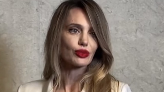 Angelina Jolie sizce neden bu kadar çökmüş?