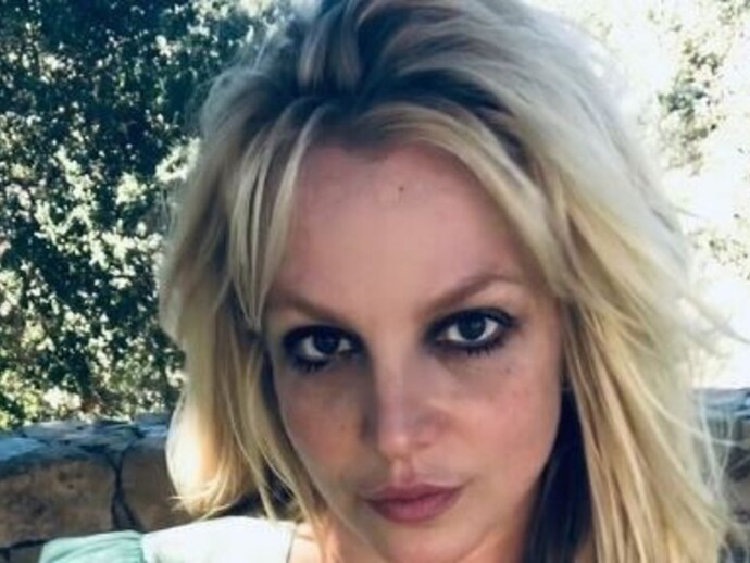 2000 lerin efsane pop yıldızı Britney Spears sizce güzel bir kadın mı, Dış görünüşü güzellik algınıza uyuyor mu (Görselli)?