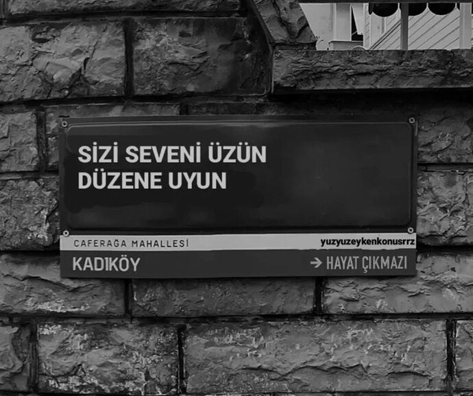 Aşkın düzeni, seveni üzülmeye mi iter?