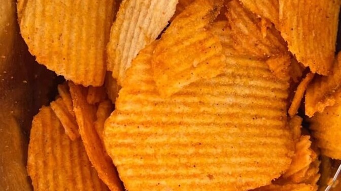 Tabakta son bir tane cips kalsa bana mı bırakırsın yoksa yer misin?