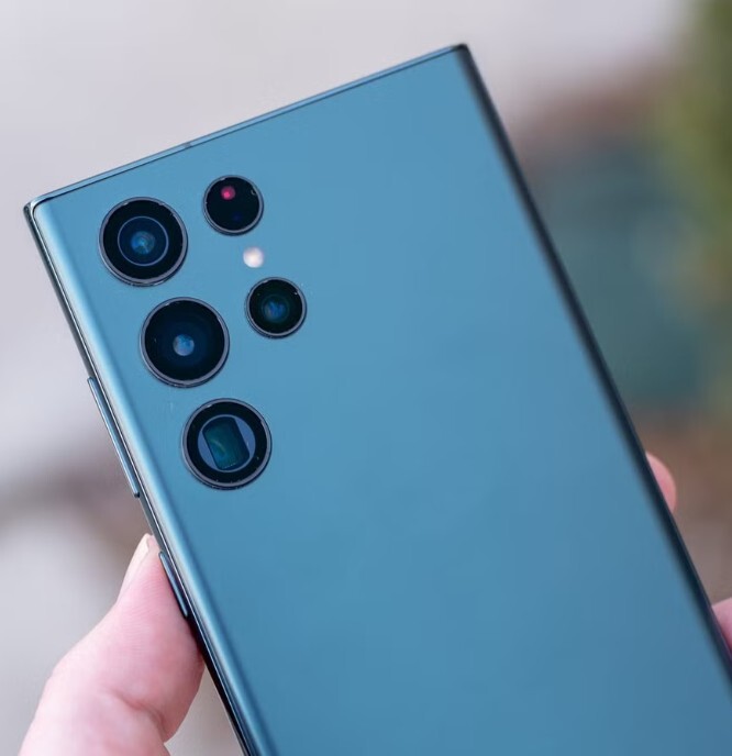 Kavisli telefonlar mi düz telefonlar mi hangi tasarımı beğeniyorsun?