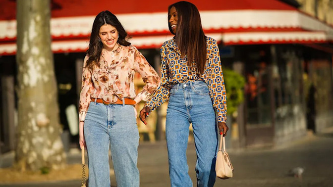 Denim pantolon kombinleri icin bluz mu, basic tişört mü, gömlek mi daha cool durur?