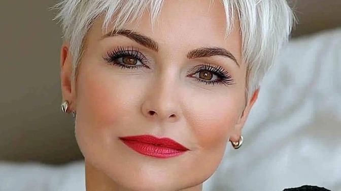 'Pixie' tarzı saç kesimiyle alakalı düşünceniz nedir? Kadınlara yakışıyor mu?