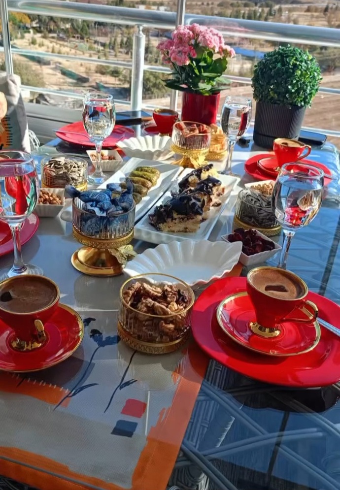 Öğlen arası yorgunluğunuz için kahve mi yoksa çay mı?