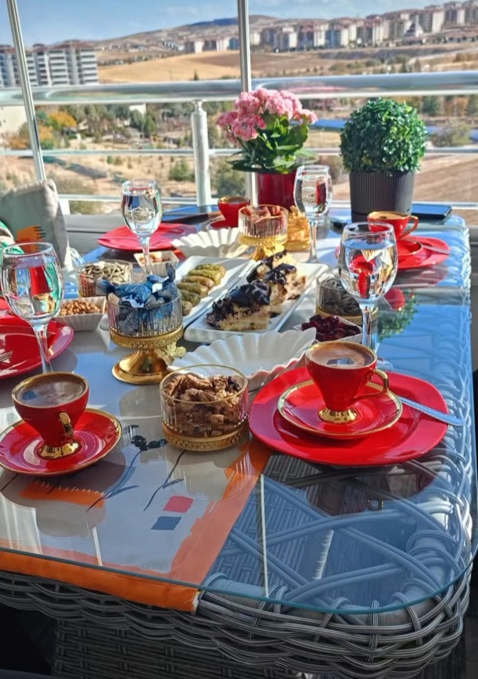 Öğlen arası yorgunluğunuz için kahve mi yoksa çay mı?